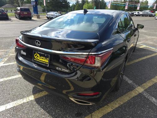 2022 Lexus ES 350 Base