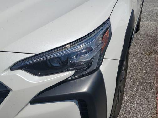 Crystal White Pearl 2024 Subaru Outback Onyx Edition