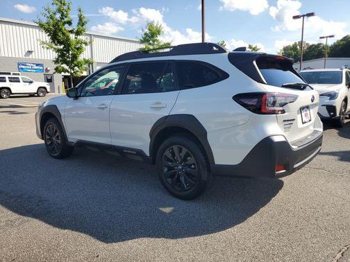Crystal White Pearl 2024 Subaru Outback Onyx Edition