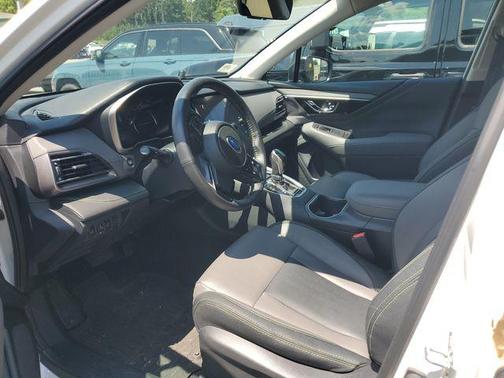 Crystal White Pearl 2024 Subaru Outback Onyx Edition
