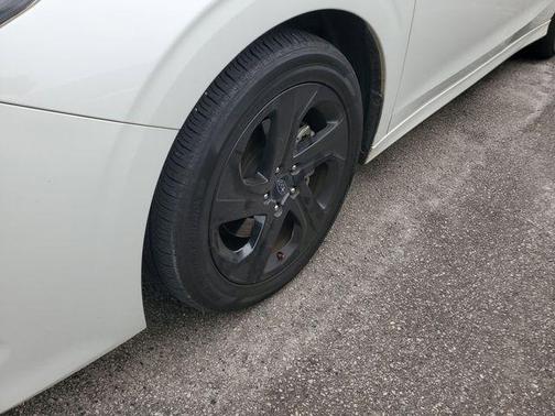 Crystal White Pearl 2022 Subaru Legacy Sport