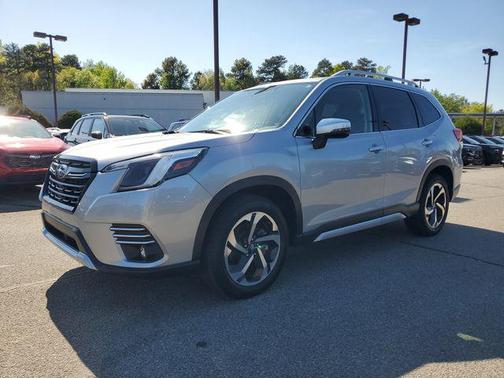 Ice Silver Metallic 2022 Subaru Forester Touring