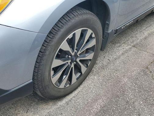 Ice Silver Metallic 2017 Subaru Outback 2.5i Limited
