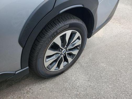 Ice Silver Metallic 2023 Subaru Outback Limited XT