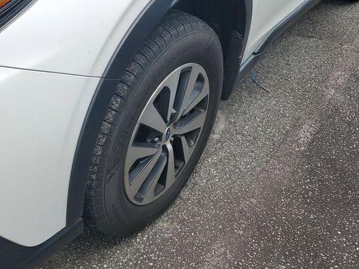 Crystal White Pearl 2021 Subaru Outback Base