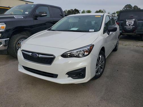 Crystal White Pearl 2018 Subaru Impreza 2.0i