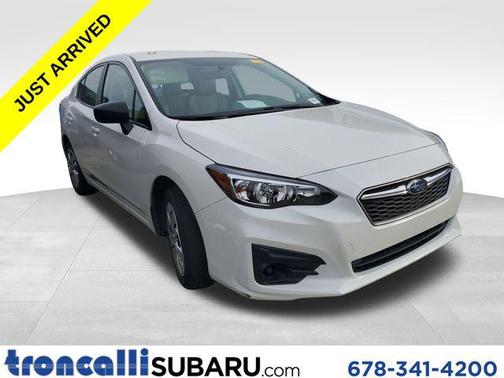 Crystal White Pearl 2018 Subaru Impreza 2.0i