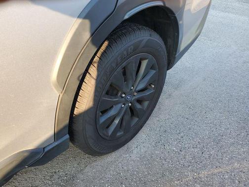Ice Silver Metallic 2024 Subaru Outback Onyx Edition