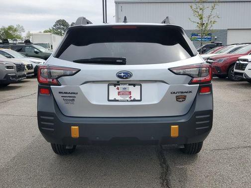 Ice Silver Metallic 2023 Subaru Outback Wilderness