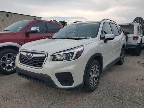 Crystal White Pearl 2019 Subaru Forester Premium