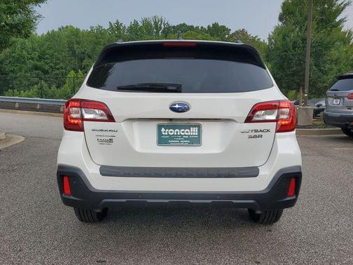 Crystal White Pearl 2018 Subaru Outback 3.6R Touring