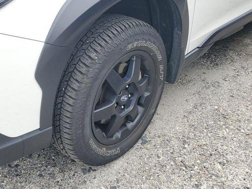 Crystal White Pearl 2025 Subaru Outback Wilderness