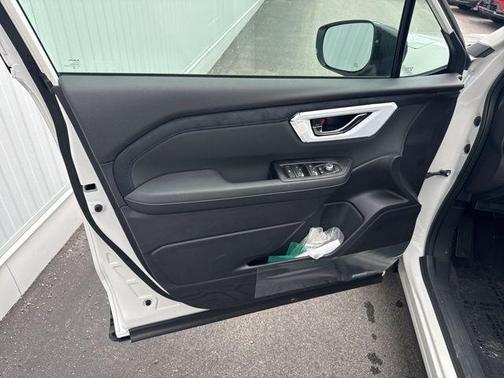 Crystal White Pearl 2026 Subaru Forester Limited