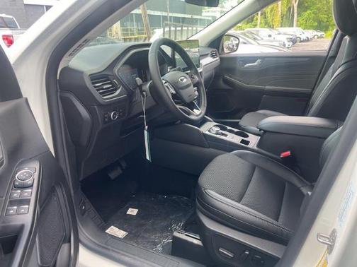 2025 Ford Escape PHEV SE