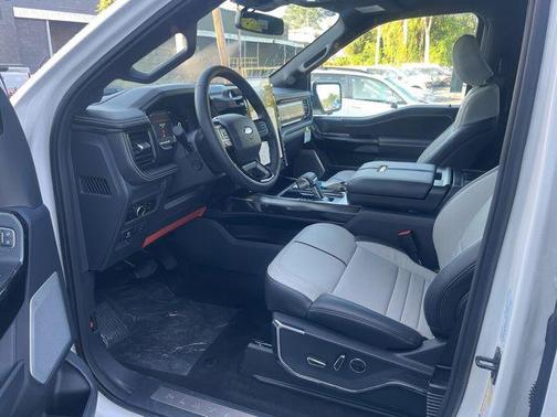 2025 Ford F-150 Lightning Platinum