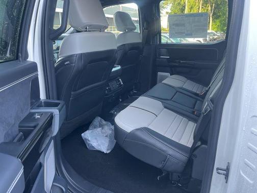 2025 Ford F-150 Lightning Platinum