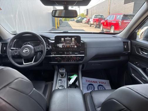 2022 Nissan Pathfinder SL 4WD