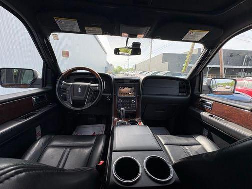 White Platinum Clearcoat Metallic 2016 Lincoln Navigator Select