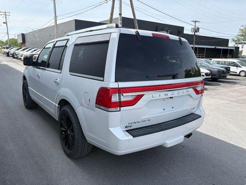 White Platinum Clearcoat Metallic 2016 Lincoln Navigator Select