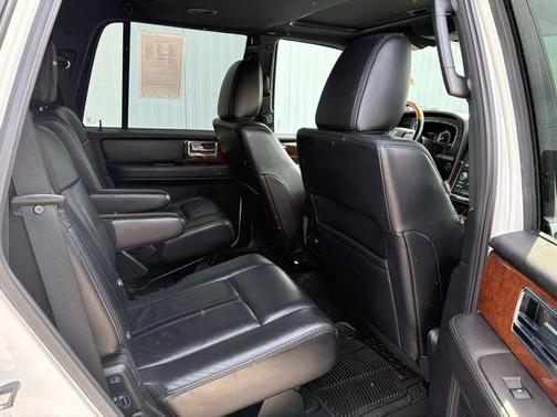 White Platinum Clearcoat Metallic 2016 Lincoln Navigator Select