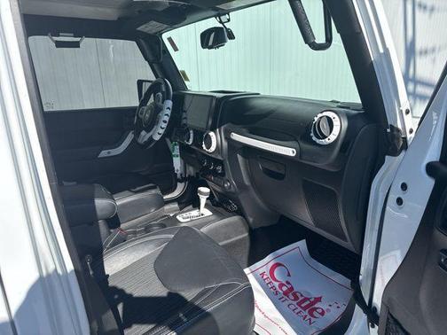 Bright White Clearcoat 2015 Jeep Wrangler Unlimited Freedom Edition