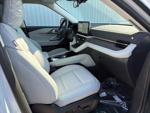 Space White Metallic 2026 Ford Explorer Platinum