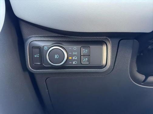 Space White Metallic 2026 Ford Explorer Platinum