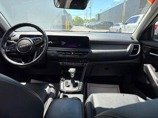 Steel Gray 2024 Kia Seltos EX