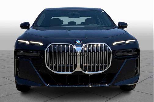 2025 BMW 740 i