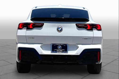 Alpine White 2025 BMW X2 xDrive28i