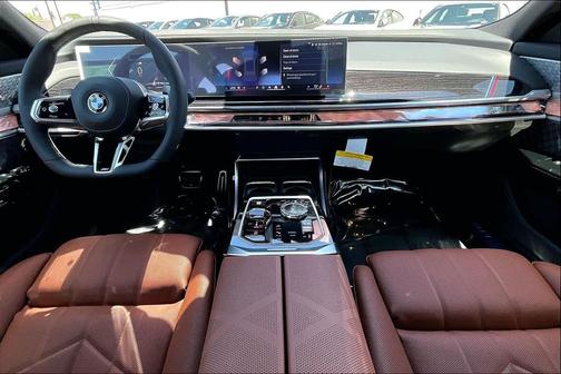 Tanzanite Blue II Metallic 2026 BMW 740 740i