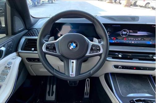 2025 BMW X7 M60i