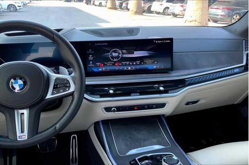 2025 BMW X7 M60i