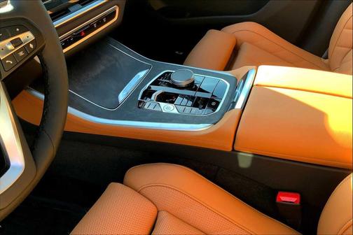 Manhattan Green Metallic 2026 BMW X5 xDrive40i