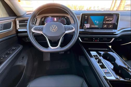 2025 Volkswagen Atlas 2.0T SE w/Technology 4MOTION