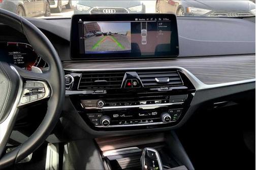 2022 BMW 530 i