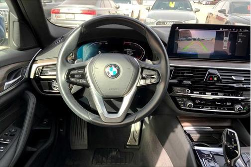 2022 BMW 530 i