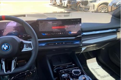 2025 BMW i5 M60
