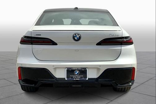 2025 BMW 750e i xDrive