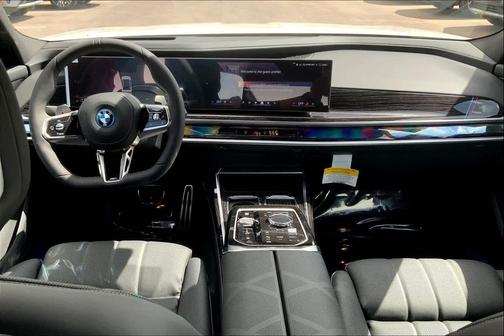 2025 BMW 750e i xDrive