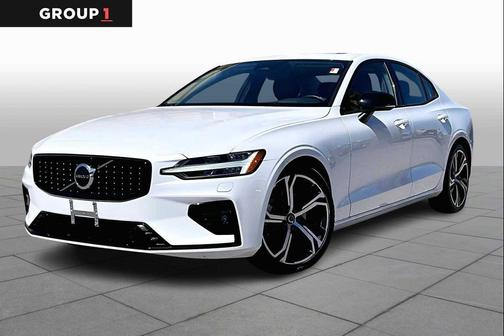 2024 Volvo S60 B5 Core Dark Theme