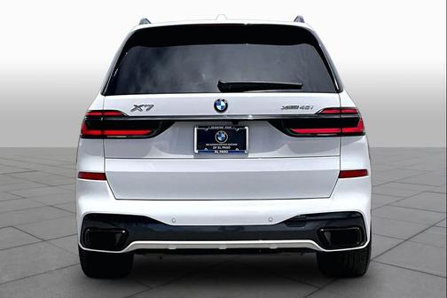 Alpine White 2024 BMW X7 xDrive40i