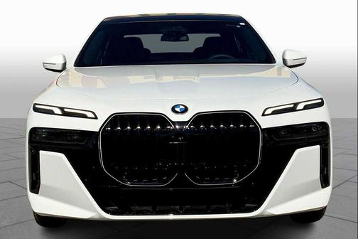 2026 BMW 740 i xDrive