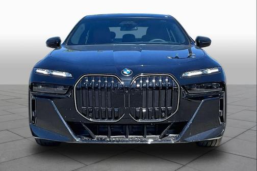 Black Sapphire Metallic 2026 BMW 740 xDrive