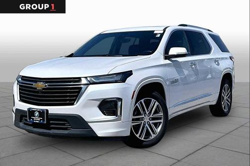 Iridescent Pearl Tricoat 2023 Chevrolet Traverse High Country