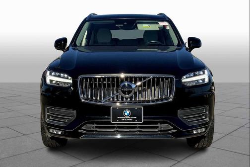 2022 Volvo XC90 T6 Momentum