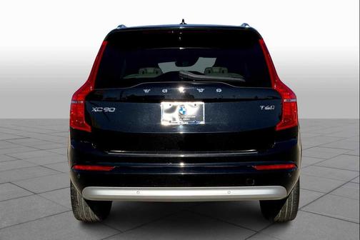 2022 Volvo XC90 T6 Momentum