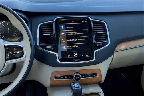 2022 Volvo XC90 T6 Momentum
