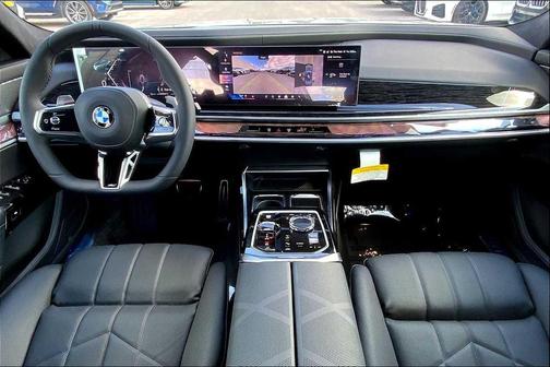 2025 BMW 740 i xDrive