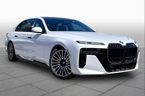 Mineral White Metallic 2026 BMW 750e i xDrive